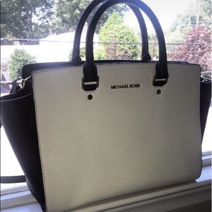 Micheal Kors Selma bag, great condition .